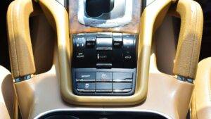 Porsche Cayenne S – Image 24